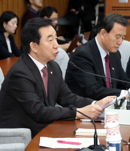 김성태 자유한국당 원내대표가 지난 16일 오전 국회에서 열린 원내대책회의에서 발언하고 있다. 연합뉴스